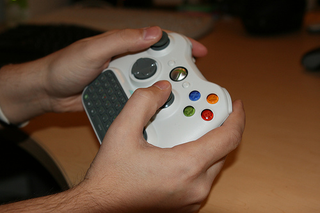 Illustration for article titled Xbox 360 QWERTY Text Input Device in the Flesh